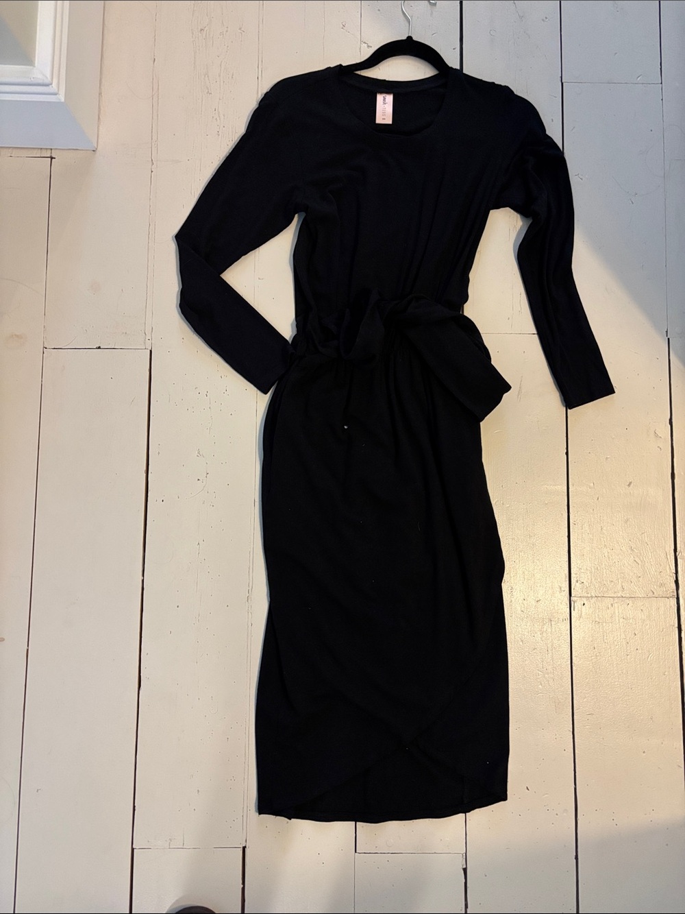 Smash and Tess Everyday Black Long-Sleeve Waist-Tie Midi Dress
